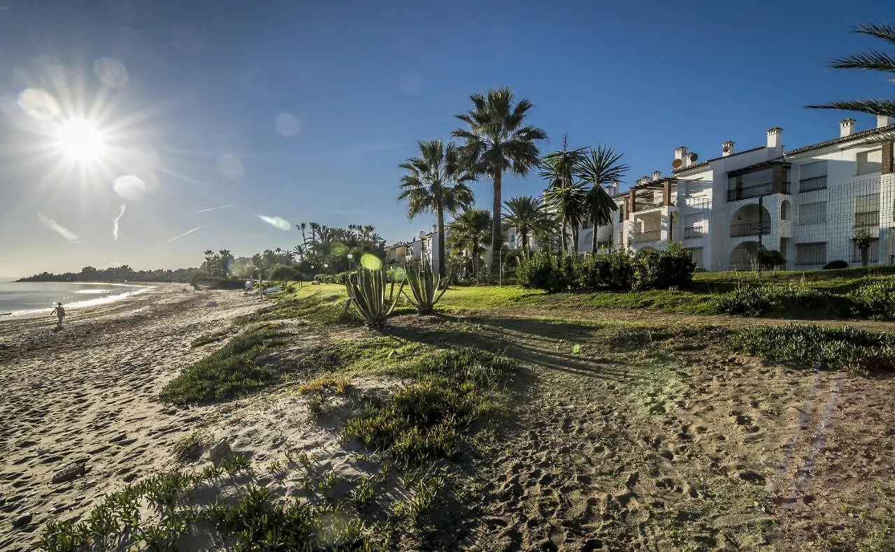 Hb - Comfortable Beachfront Holiday Apartment contacts