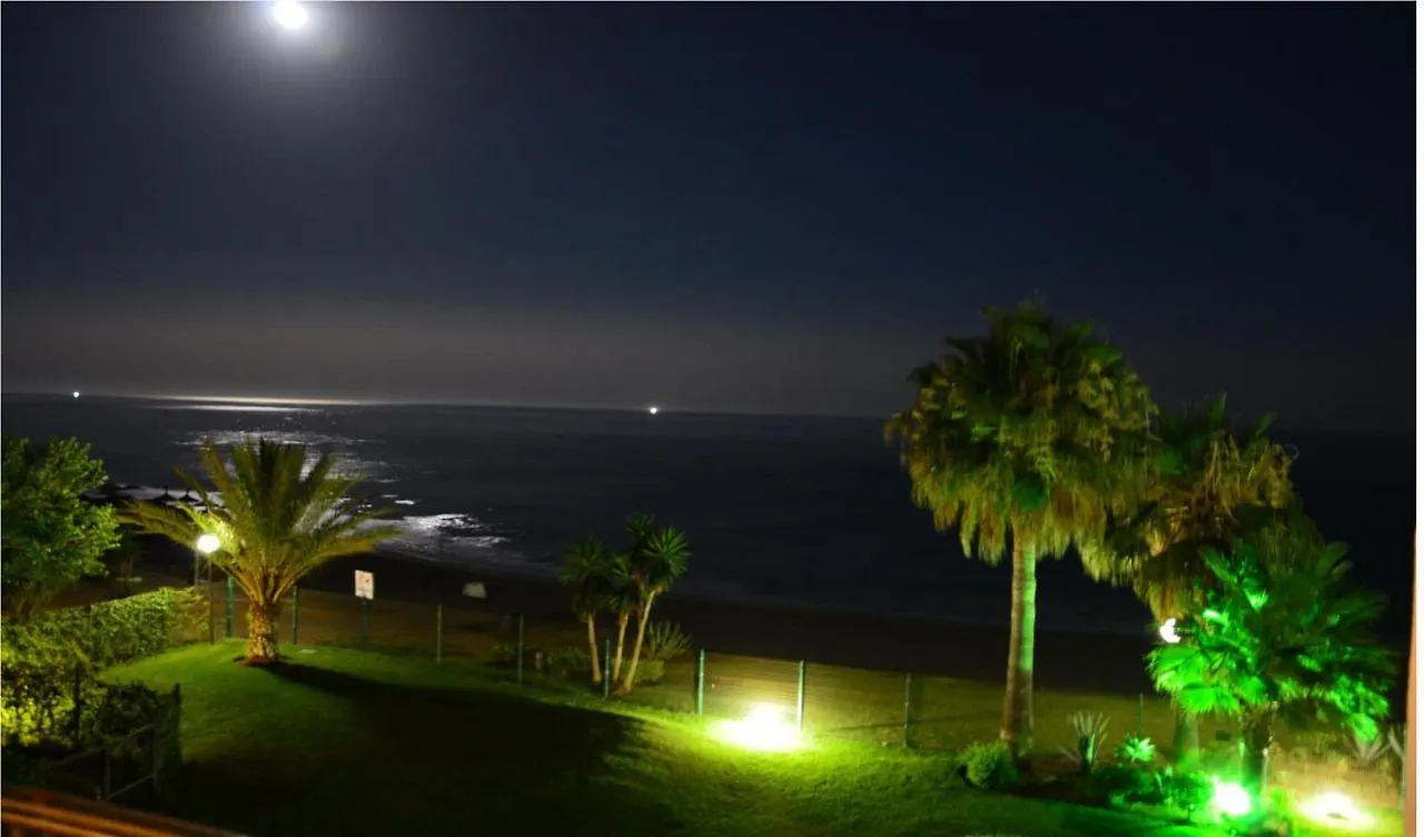 Hb - Comfortable Beachfront Holiday Apartment