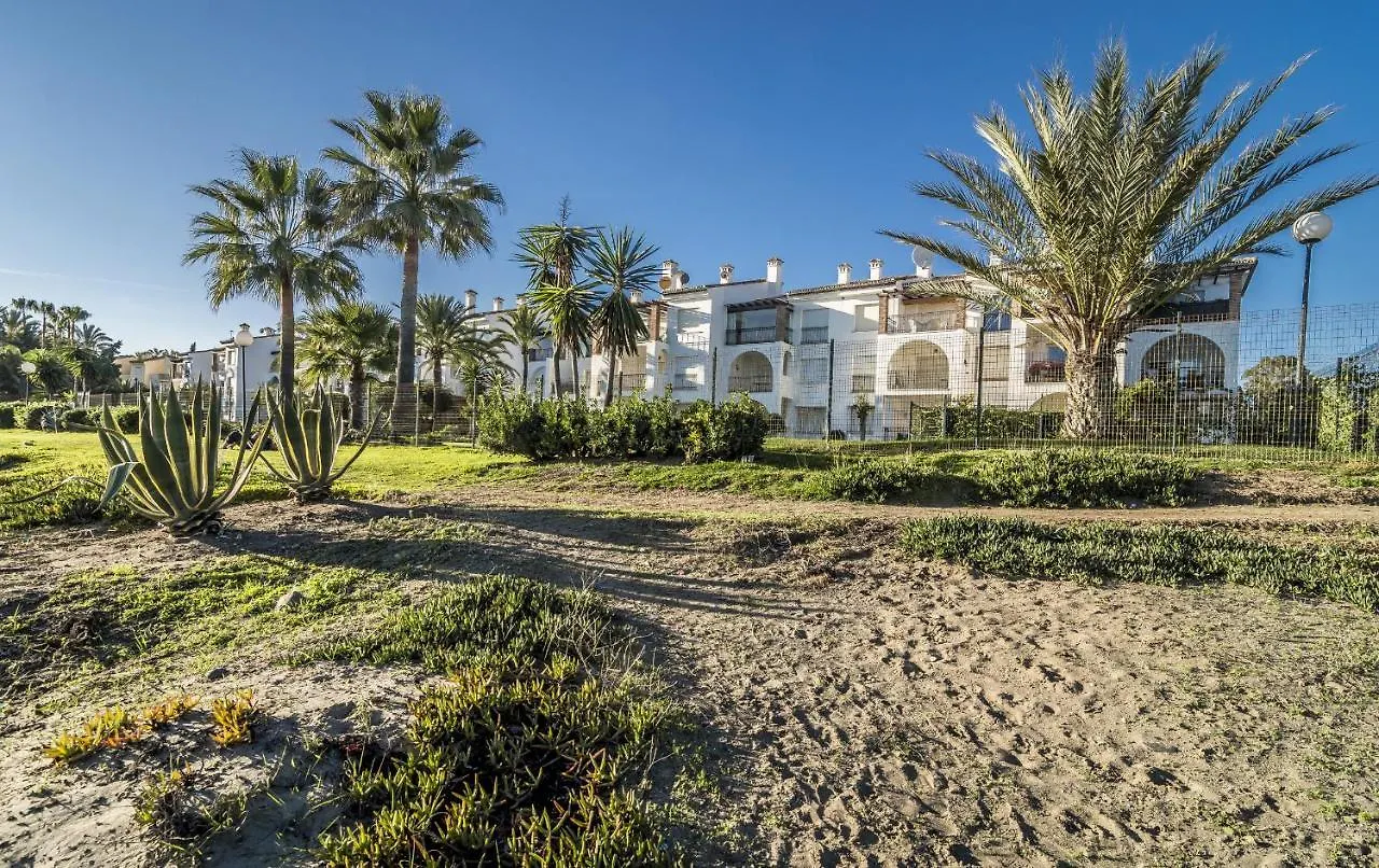 Hb - Comfortable Beachfront Holiday Apartment
