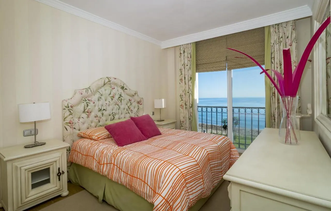 Hb - Comfortable Beachfront Holiday Apartment
